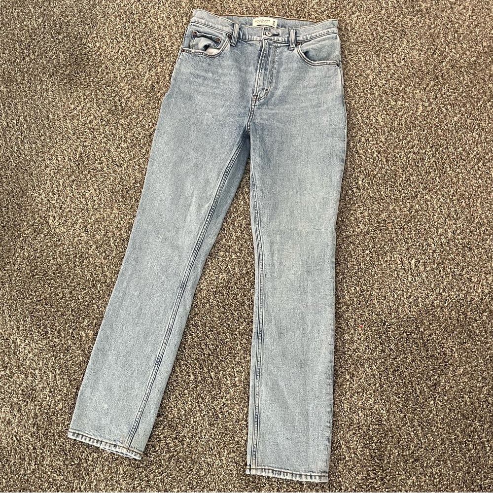 Abercrombie and Fitch 90s Ultra High Rise Slim Straight Jeans